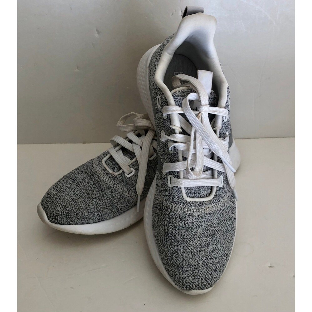 Adidas cloud foam athletic shoes for Women's Size 8 1/2 Gray Running Shoes